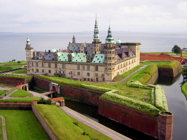 Vinduespudser i Helsingør - Her ses Kronborg Slot